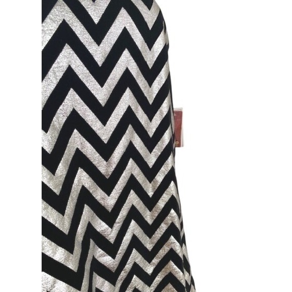 Women's 2XL Top Shirt Tank Metallic Silver Black Chevron City Indie Sleeze New - Picture 3 of 8